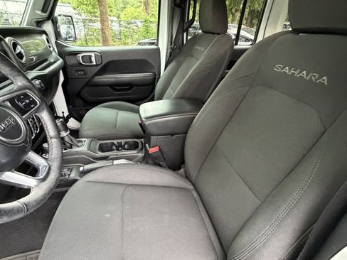 Used 2018 Jeep Wrangler Unlimited Sahara AWD/4WD image 17