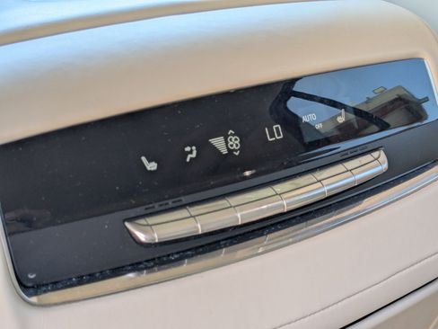 Used 2022 Cadillac Escalade Premium Luxury Platinum image 31