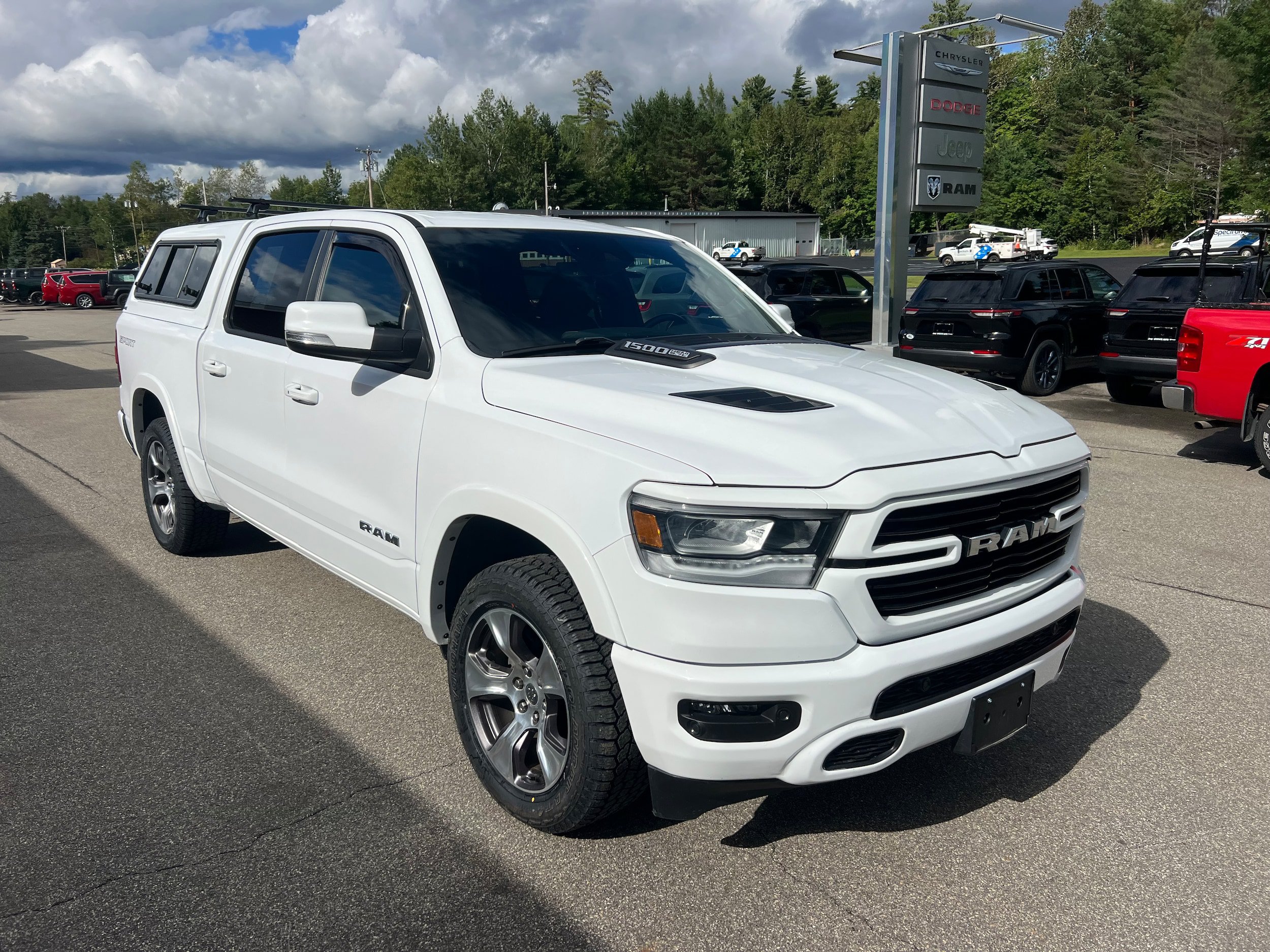 Used 2022 RAM 1500 Laramie w/ Sport Appearance Package AWD/4WD image 3