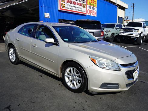 Used 2015 Chevrolet Malibu LT w/ Power Convenience Package image 3