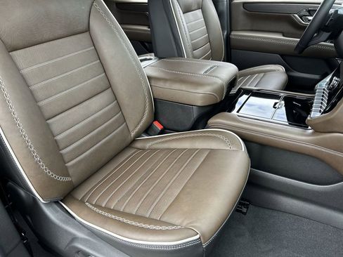 Used 2025 GMC Yukon Denali Ultimate image 29