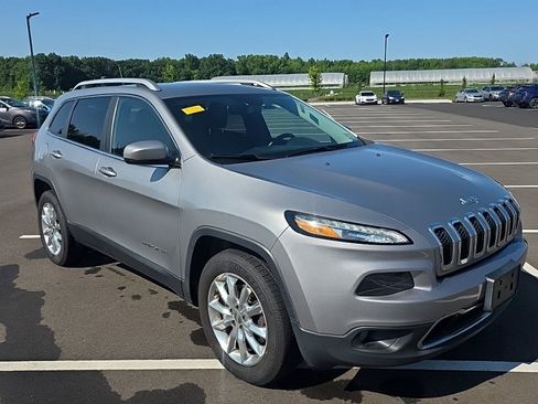 Used 2017 Jeep Cherokee Limited AWD/4WD image 3