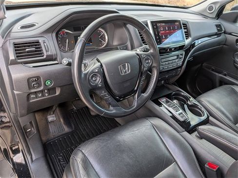 Used 2018 Honda Pilot Touring image 12