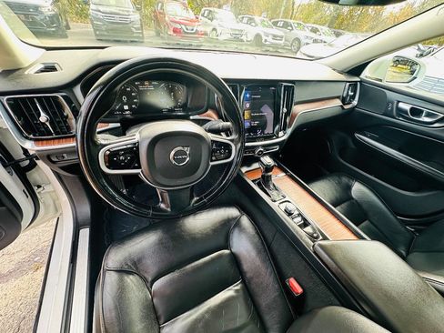Used 2021 Volvo S60 T6 Momentum image 17