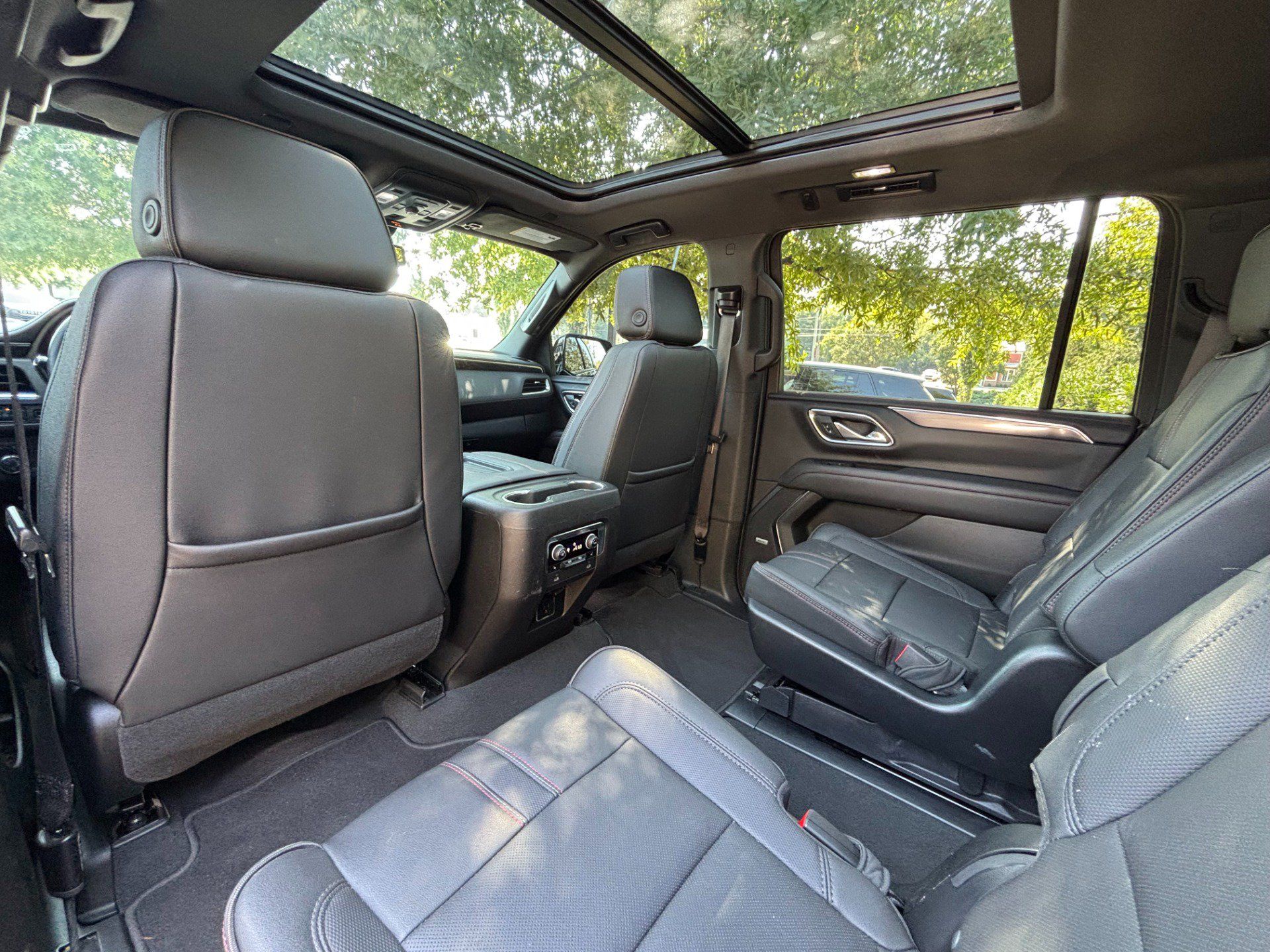 Used 2023 Chevrolet Suburban RST w/ Sport Performance Package AWD/4WD image 23