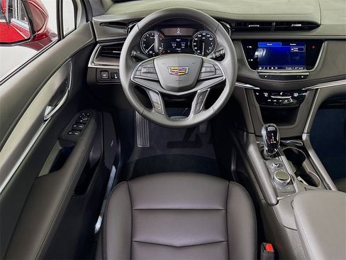 New 2026 Cadillac XT5 Luxury w/ LPO, ONYX Package image 15