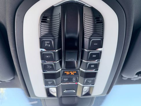 Used 2012 Porsche Cayenne AWD/4WD image 14