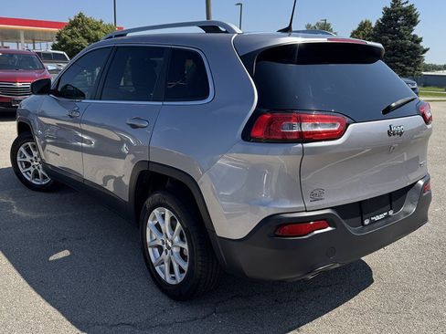 Used 2017 Jeep Cherokee Latitude w/ Comfort/Convenience Group FWD image 6