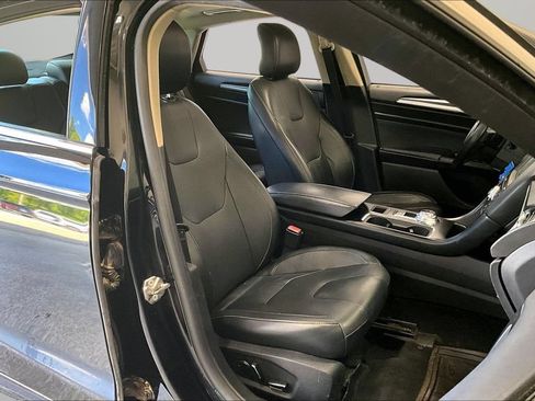 Used 2017 Ford Fusion Titanium FWD image 29