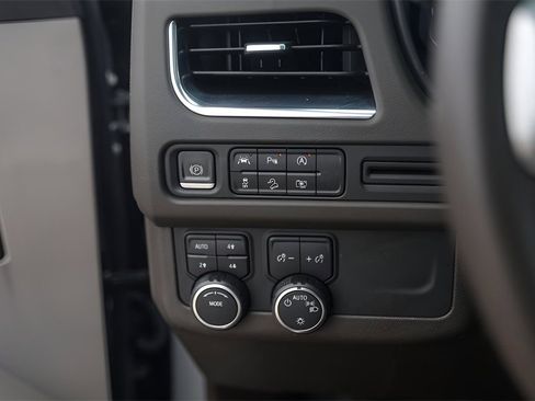 Used 2023 Chevrolet Tahoe Z71 w/ Luxury Package image 15