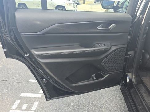 Used 2024 Jeep Grand Cherokee L Laredo image 22