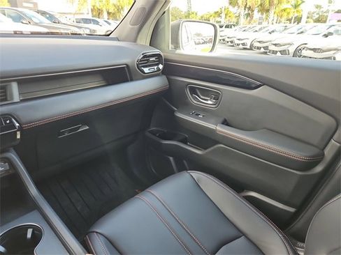 Used 2023 Honda Pilot TrailSport image 10