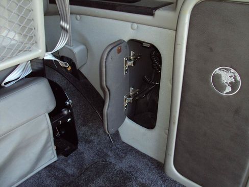 Used 2017 Chevrolet Express 2500 RWD image 14