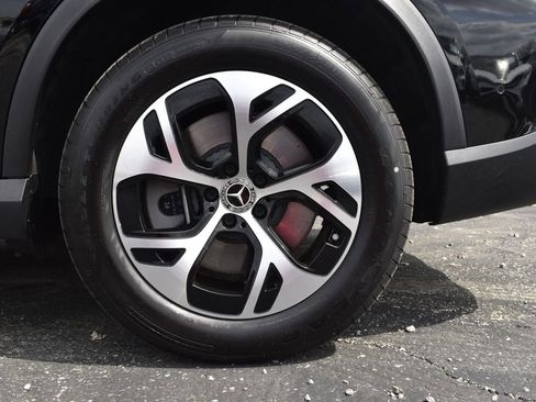 Used 2025 Mercedes-Benz GLC 350e 4MATIC image 10