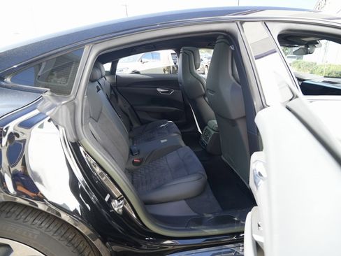 Used 2022 Audi e-tron GT Premium Plus image 21