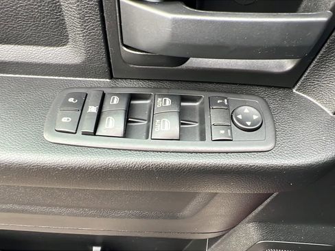 Used 2021 RAM 1500 Tradesman w/ Chrome Appearance Group image 16