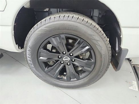 Used 2023 Nissan Titan SV w/ SV Convenience Package image 41