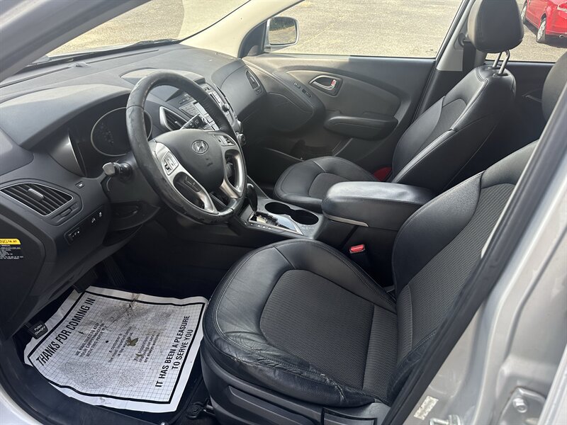 Used 2011 Hyundai Tucson GLS FWD image 6
