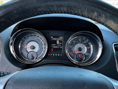Used 2014 Chrysler Town & Country Touring-L w/ Driver Convenience Group FWD image 12