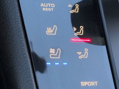 Used 2024 Porsche Macan Turbo AWD/4WD image 24