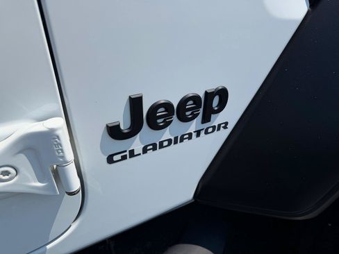 Used 2020 Jeep Gladiator Sport w/ Quick Order Package 24S AWD/4WD image 30