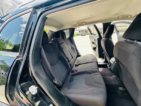 Used 2019 Jeep Cherokee Latitude w/ Popular Appearance Group FWD image 20