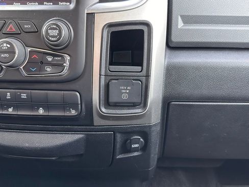 Used 2018 RAM 2500 Big Horn image 31