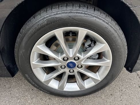 Used 2017 Ford Fusion SE w/ Fusion SE Technology Package image 27