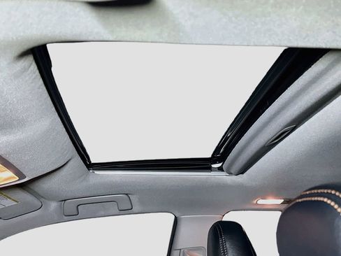 Used 2019 Toyota Highlander XLE image 24