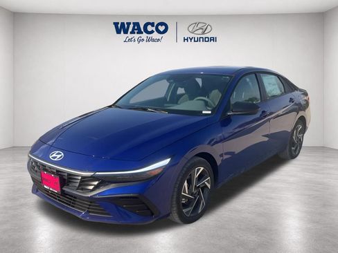 Used 2025 Hyundai Elantra Sport FWD image 4