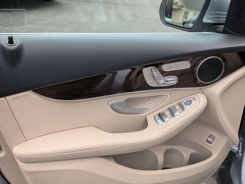 Used 2022 Mercedes-Benz GLC 300 4MATIC image 12