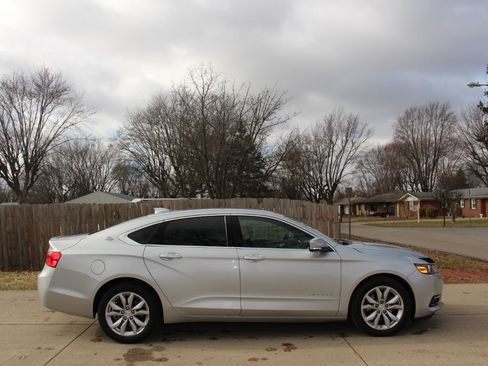Used 2018 Chevrolet Impala LT image 11
