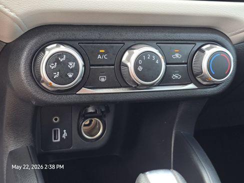 Used 2021 Nissan Versa SV FWD image 21