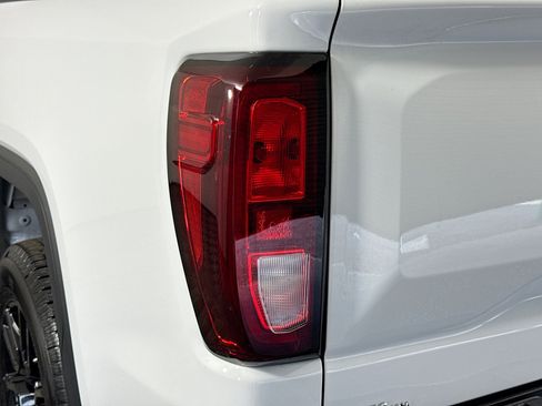 Used 2025 GMC Sierra 1500 Elevation image 36