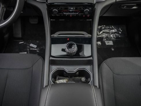 New 2025 Jeep Grand Cherokee Laredo X w/ Luxury Tech Group I image 24