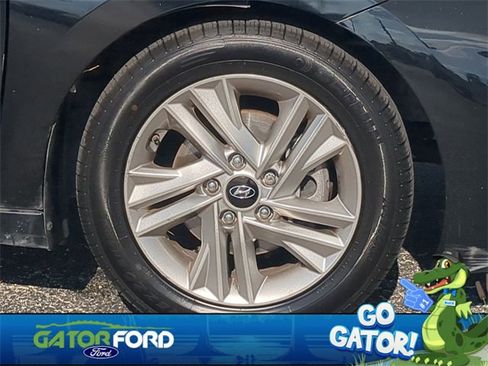 Used 2020 Hyundai Elantra SEL image 11