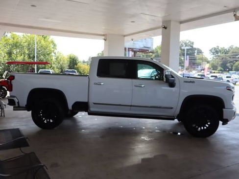 Used 2024 Chevrolet Silverado 2500 High Country w/ High Country Premium Package AWD/4WD image 5