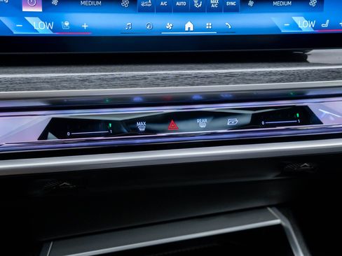 Used 2025 BMW i7 eDrive50 w/ M Sport Package image 27