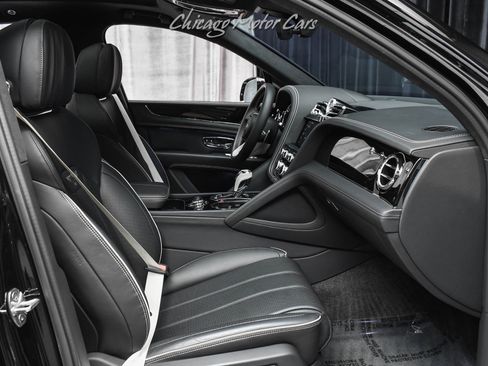 Used 2023 Bentley Bentayga Plug-In Hybrid image 25