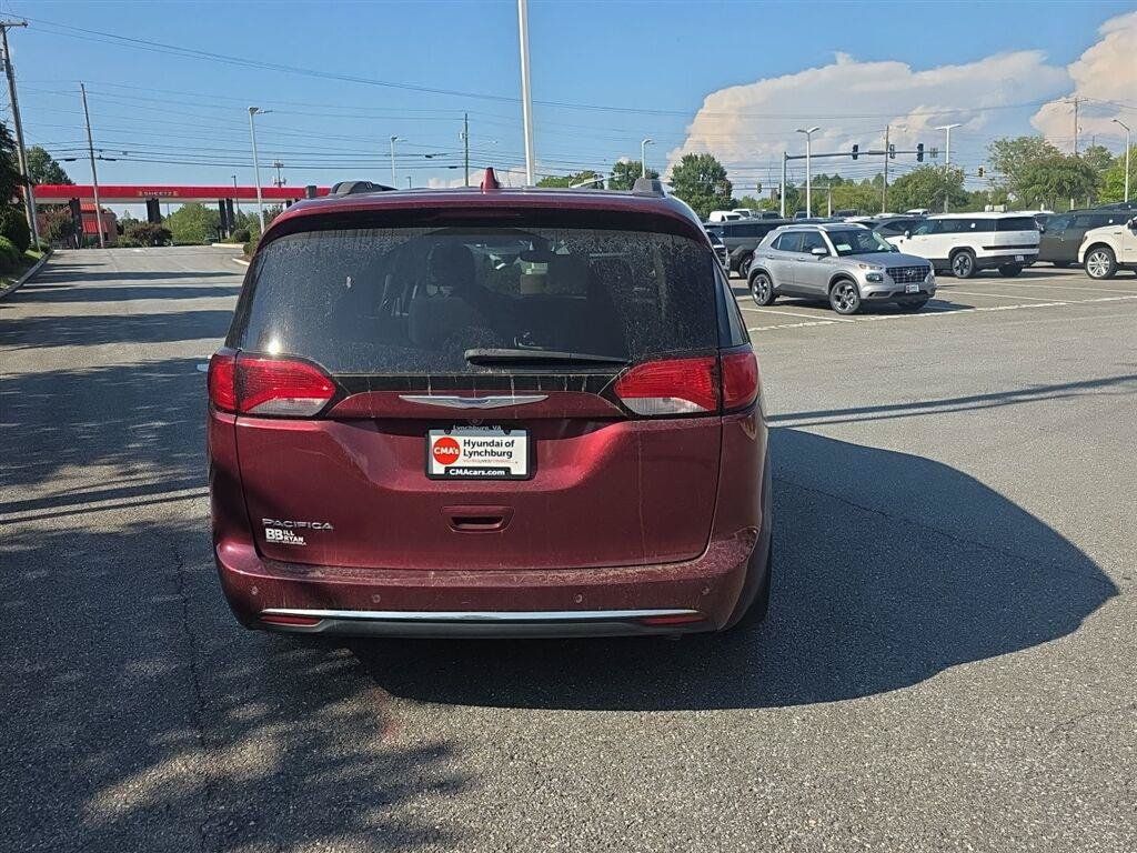 Used 2018 Chrysler Pacifica Touring Plus FWD image 6