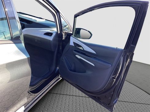 Used 2017 Chevrolet Bolt LT image 38