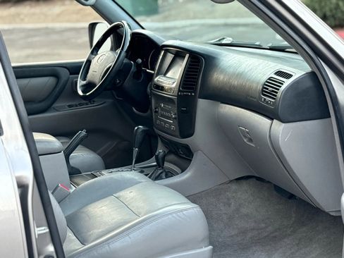 Used 2003 Toyota Land Cruiser image 28