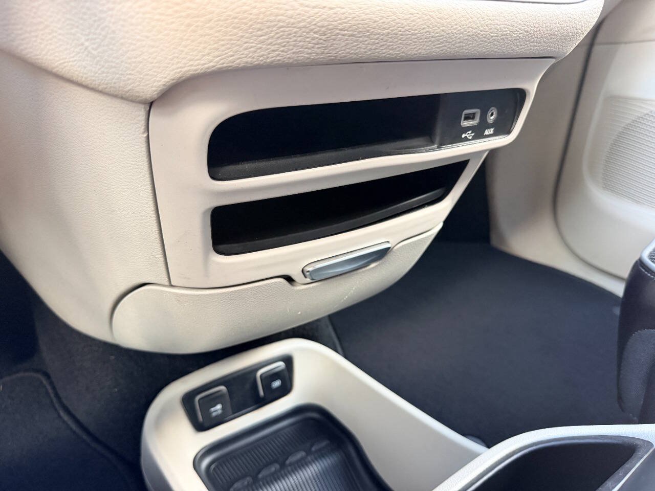 Used 2020 Chrysler Pacifica Limited FWD image 52