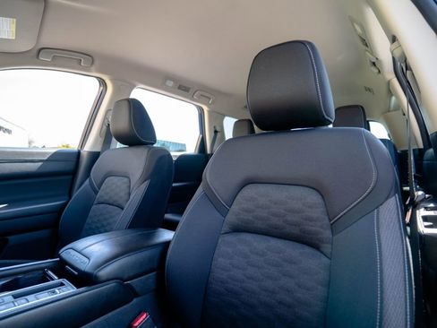 Used 2024 Nissan Pathfinder SV FWD image 6