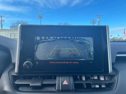 Used 2025 Toyota RAV4 XLE image 17