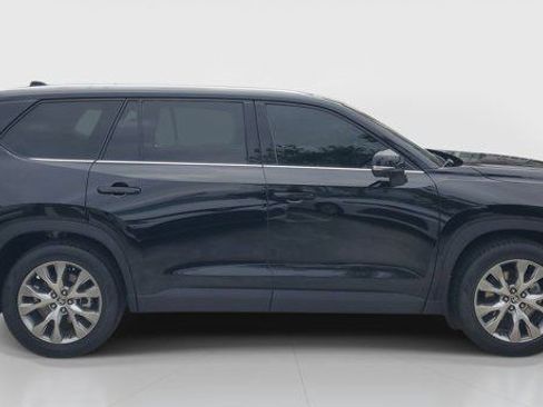 Used 2025 Toyota Grand Highlander FWD image 3
