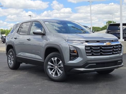 New 2026 Chevrolet Equinox LT w/ Convenience Package II AWD/4WD image 2