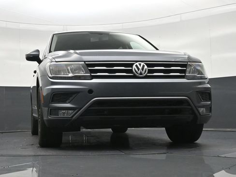 Used 2018 Volkswagen Tiguan SE w/ 18" Alloy Wheels Package FWD image 29