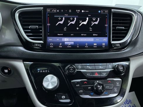 Used 2021 Chrysler Pacifica Touring-L image 22