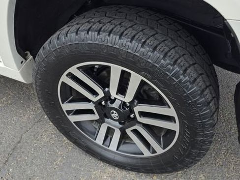 Used 2018 Toyota 4Runner 4WD image 7